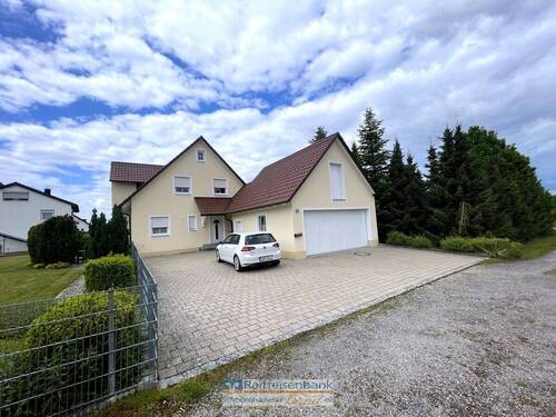 Ansicht - Große 2-Zi.-Erdgeschosswohnung mit Garten, Einbauküche, Garage und Stellplatz