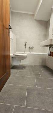 Badezimmer mit Badewanne - 