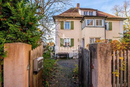 Aussenansicht - ***TOP: Histor. 2FH mit Charakter und Potential auf 145 QM Wfl. mit romantischem Garten + Garage