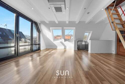 LICHTDURCHFLUTETES SCHLAFZIMMER - 