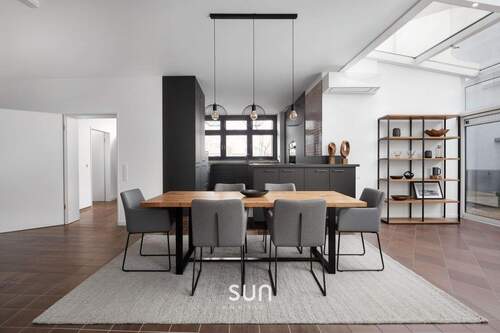 LUXURIÖSE KÜCHE - Einrichtungsbeispiel - 5 Zimmer Einfamilienhaus in Wiesbaden