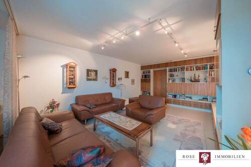 Titelbild - Wohnen über den Dächern von Fellbach! Gepflegte 3,5 Zimmer ETW mit TG, Stellplatz und Fahrstuhl