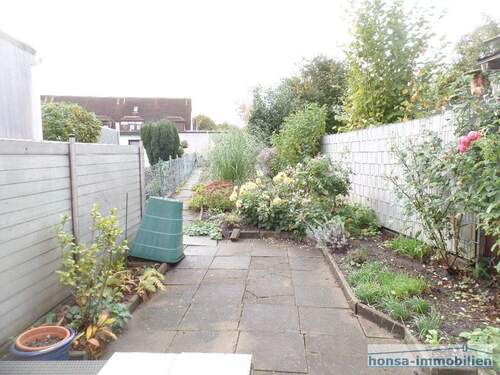 Blick von der Terrasse in den Garten - 