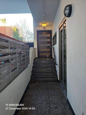 Hauseingang.jpg - Etagenwohnung mit 85,00 m&sup2; in Fürth zum Kaufen