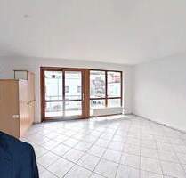 Barrierefreie 3-Zimmer-Wohnung mit Balkon und 1 Tiefgaragenstellplatz - Eningen u.A.