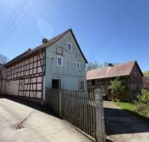 Denkmalgeschützes, kleines Haus mit Nebengelassen - Blankenhain / Neckeroda