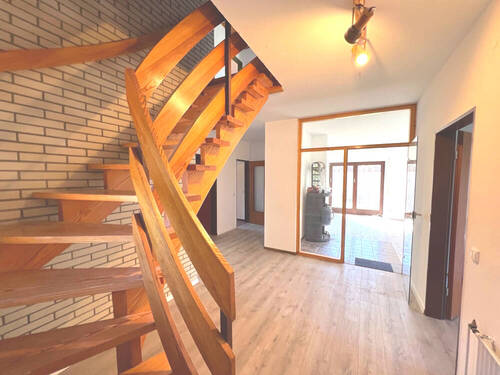 EG Diele + Treppe zum DG - 