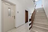 Treppenhaus & Aufzug - 