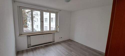 Zimmer 1 - 3 Zimmer Etagenwohnung in Stuttgart