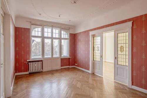 Zimmer mit Zugang zum Balkon - Mondäne Altbauwohnung mit Westbalkon am Volkspark Wilmersdorf