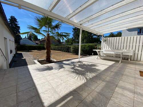 Terrasse und Garten - 5 Zimmer Mehrfamilienhaus, Wohnhaus in Karlsruhe