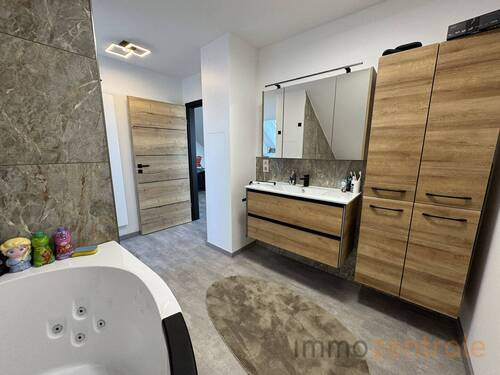 67FE52D8-40ED-4055-956B-D14F3A1E97C7_1_102_o - 