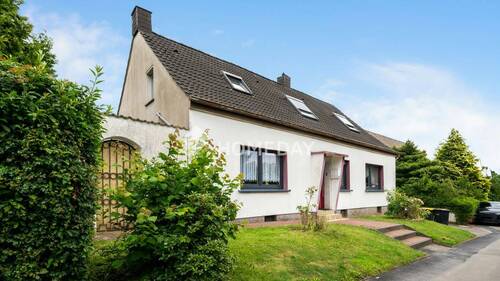 Außenansicht 1 - Charmantes Einfamilienhaus mit großzügigem Grundstück und vielfältigen Nutzungsmöglichkeiten