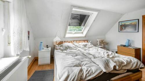 1. OG Schlafzimmer 2 - 