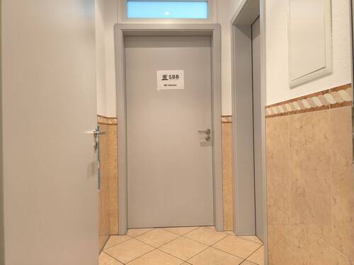 Vorraum zu den Toiletten - 