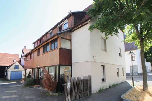 Seitenansicht - DHH mit Garten, Garage und anteiliger Scheune in Weilimdorf