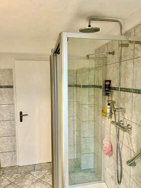 Duschbad EG - 8 Zimmer Doppelhaushälfte zum Kaufen in Dettighofen