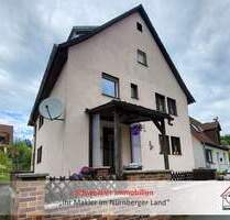 Preiswertes Zweifamilienhaus in SimmelsdorfHüttenbach mit Garten und Nebengebäuden