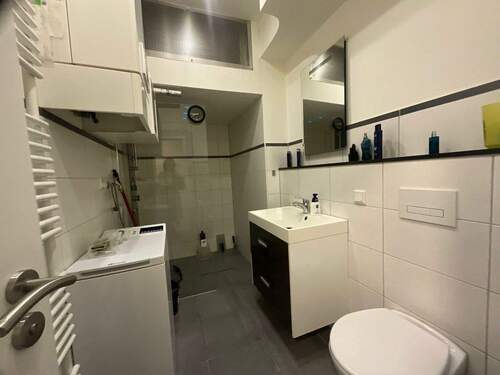 Badezimmer - 2 Zimmer Etagenwohnung zum Kaufen in Düsseldorf