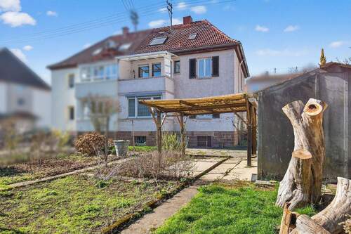 Garten mit Blick zum Haus - 