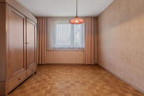 Wohnzimmer Ergeschoss - 7 Zimmer Doppelhaushälfte zum Kaufen in Karlsruhe