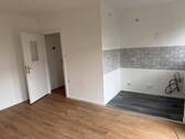 Wohnraum mit Kochnische - 2 Zimmer Etagenwohnung zur Miete in Düsseldorf