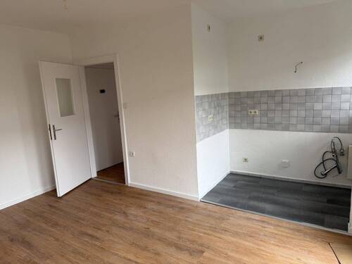 Wohnraum mit Kochnische - 2 Zimmer Etagenwohnung zur Miete in Düsseldorf