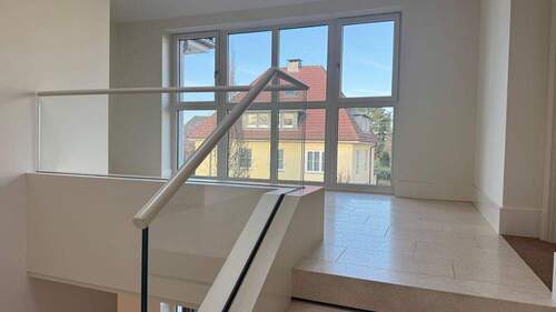 Treppenhaus Wohnungseingang - Etagenwohnung mit 214,90 m&sup2; in Hagen / Wehringhausen zum Kaufen
