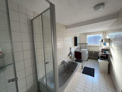 Badezimmer - 2 Zimmer Etagenwohnung in Karlsruhe