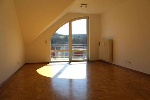 Wohnzimmer Bild 1 - 2 Zimmer Etagenwohnung zum Kaufen in Trier