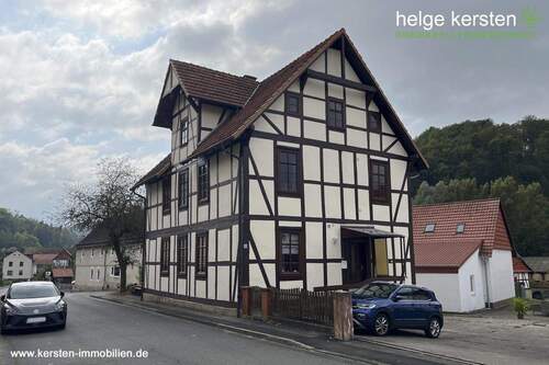 Hauseingang - 6 Zimmer Mehrfamilienhaus, Wohnhaus in Sontra