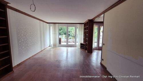 1 Wohnzimmer (1).jpg - 4 Zimmer Etagenwohnung zum Kaufen in Nürnberg