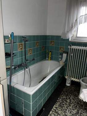 Badezimmer EG - 5 Zimmer Mehrfamilienhaus, Wohnhaus zum Kaufen in Elversberg