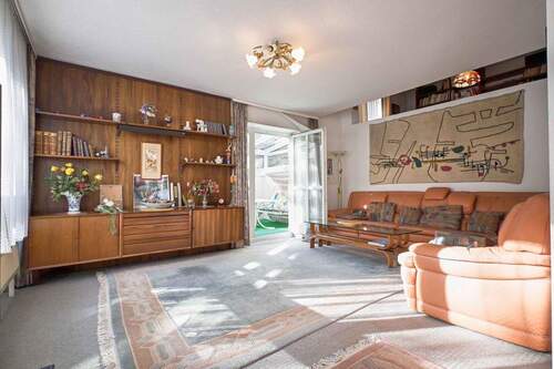 Wohnzimmer - 7 Zimmer Einfamilienhaus in Landshut