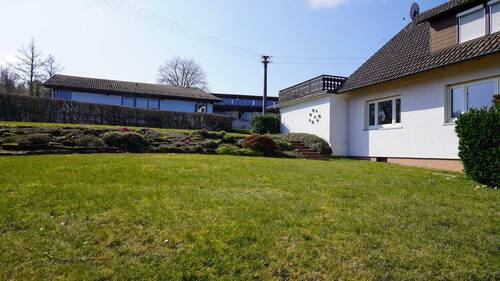 Garten (Straßenseite) - 