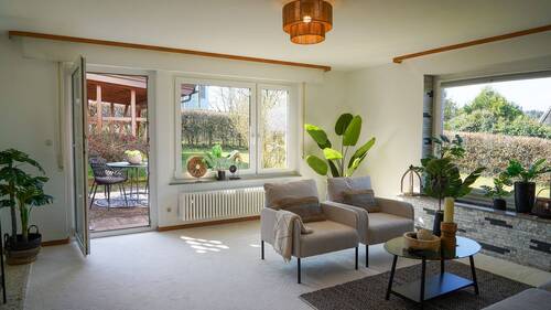 Wohnzimmer - 7 Zimmer Mehrfamilienhaus, Wohnhaus zum Kaufen in Engelsbrand