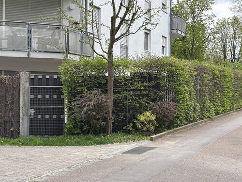 Außenansicht mit Gartentor - 