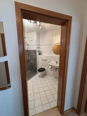 Blick vom Flur ins Bad - 