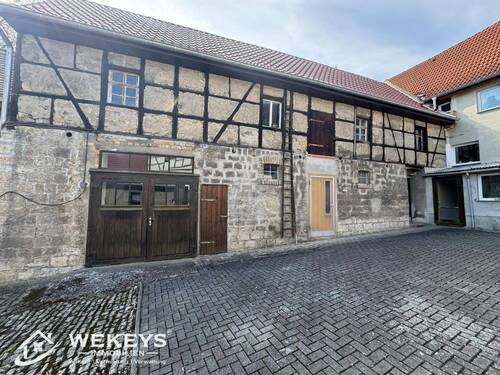Nebengebäude mit Garage und Ölheizung - 