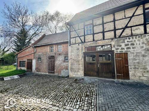 Nebengebäude mit Garage - 