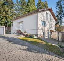 Modernes Wohnglück in zweiter Reihe: Kernsaniertes Zweifamilienhaus mit ELW und Gartenidylle - Pforzheim Südoststadt