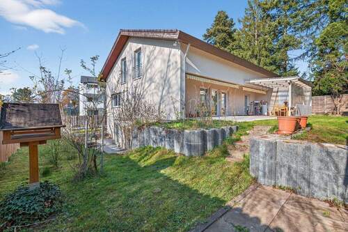 Ansicht Haus auf Terrasse - 8 Zimmer Mehrfamilienhaus, Wohnhaus zum Kaufen in Pforzheim