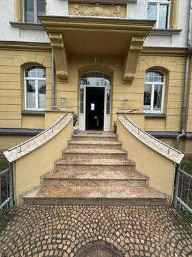 Hauseingang - 3 Zimmer Etagenwohnung zum Kaufen in Gotha