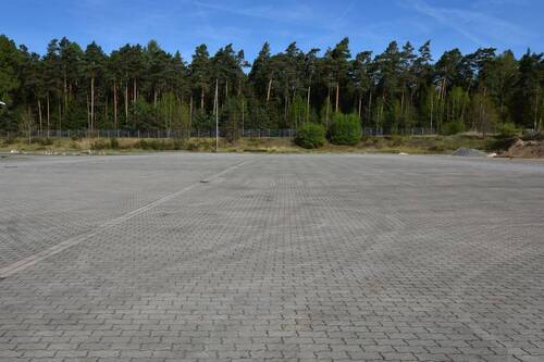 Befestigte Freifläche - 