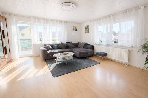 Wohnzimmer - 6 Zimmer Einfamilienhaus zum Kaufen in Dietingen