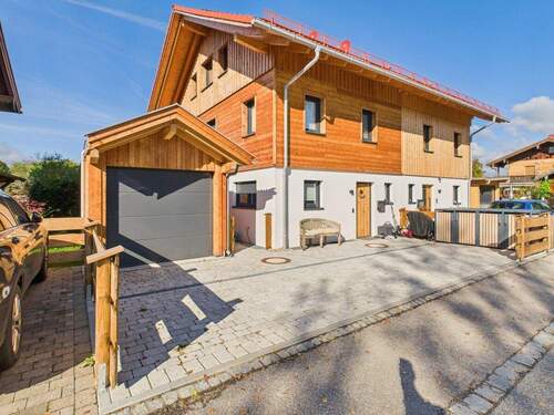 Aussenansicht - schöne, moderne Landhaus-Neubau Doppelhaushälfte bei Bad Tölz