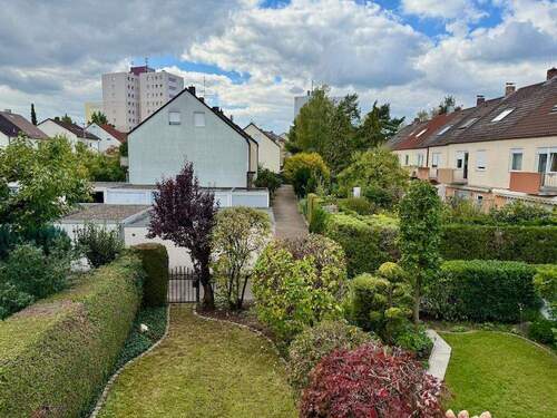 Blick vom Balkon - Reihenmittelhaus mit 136,00 m² in Schwabach zum Kaufen