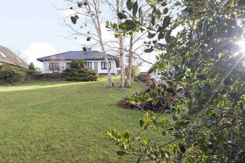 Blick vom Grundstück aufs Haus - 4 Zimmer Bungalow in Kappeln