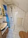 Bad mit Dusche und WC - 