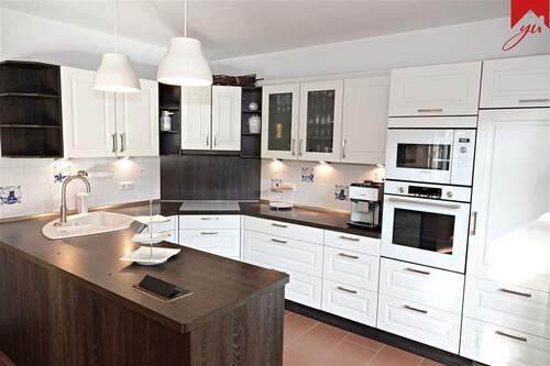 Küche mit hochwertiger Einbauküche - 